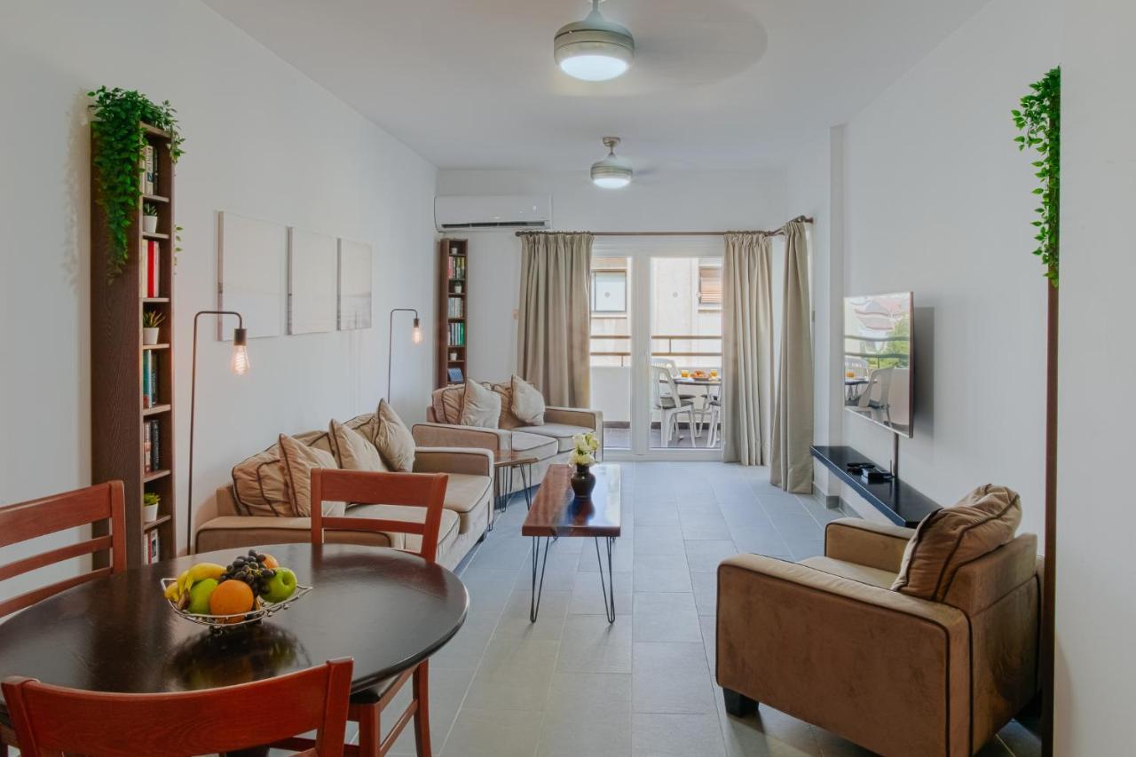 Lazaros Centre Apartment Larnaca Eksteriør billede